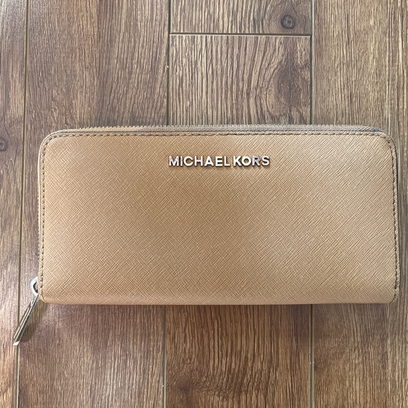 Michael Kors wallet - Picture 1 of 4